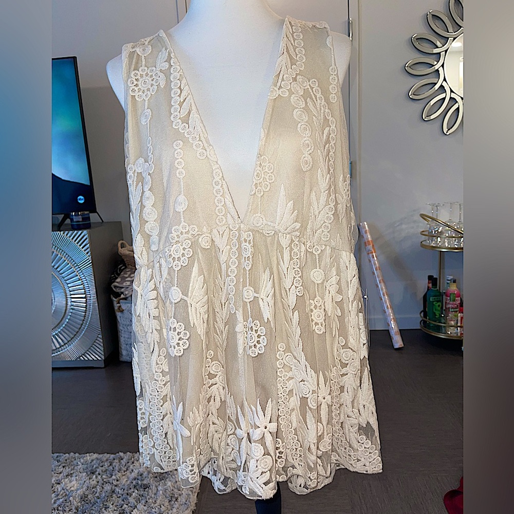 BRAND NEW Cream lace romper women’s M